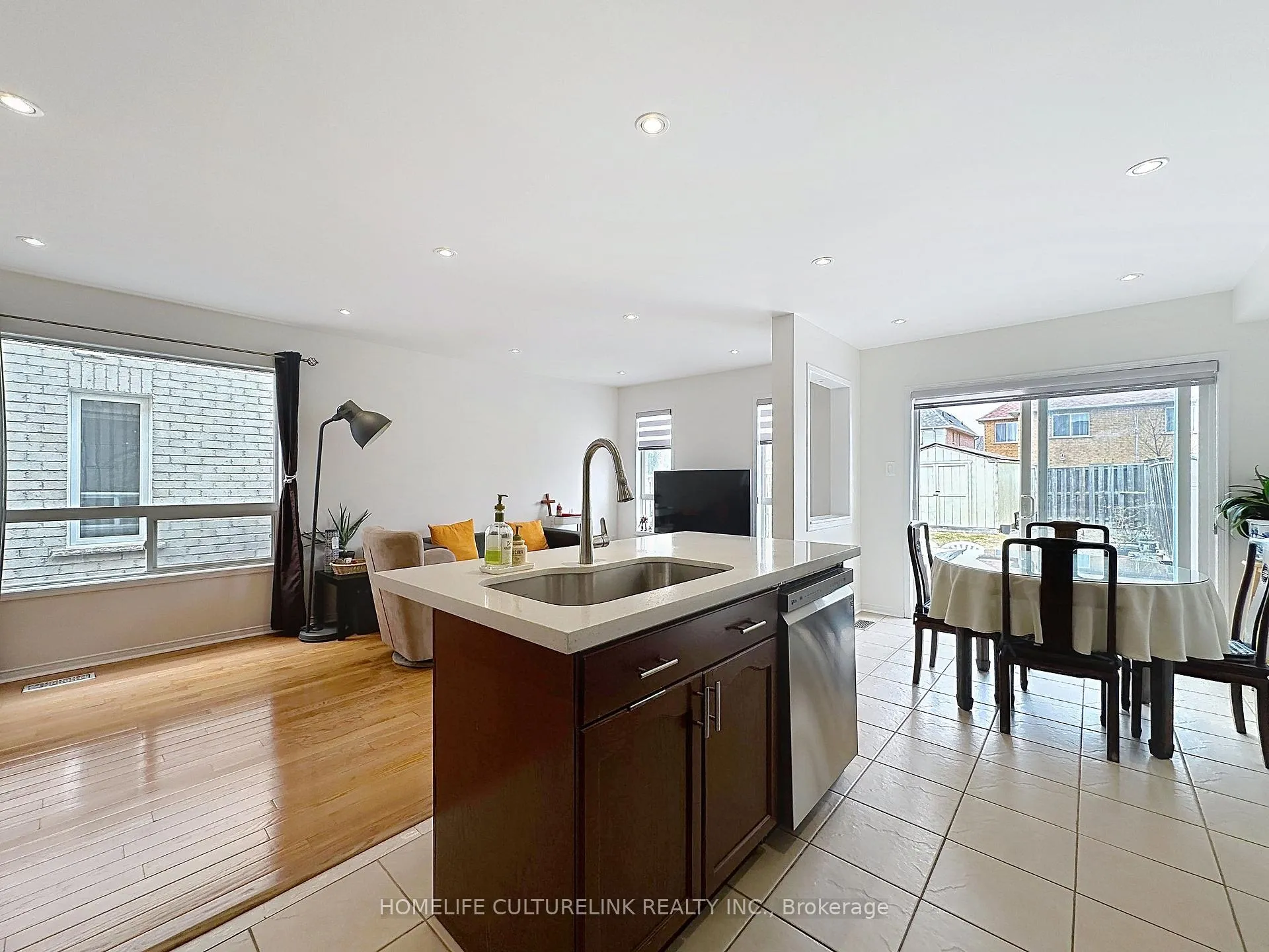 Photo 16 of 20 Anita Drive W, Markham, Village Green-South Unionville — HOMEH