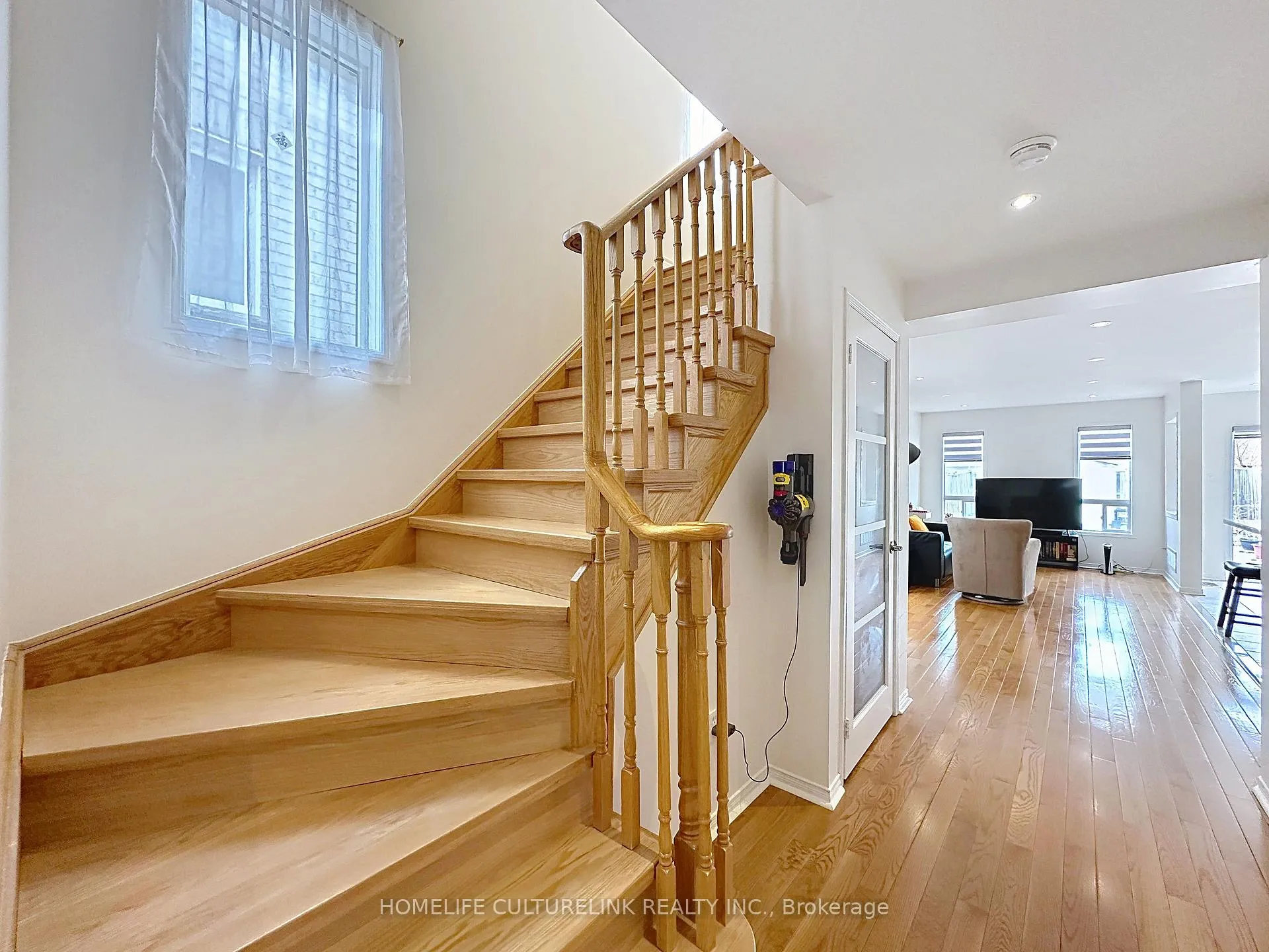 Photo 21 of 20 Anita Drive W, Markham, Village Green-South Unionville — HOMEH