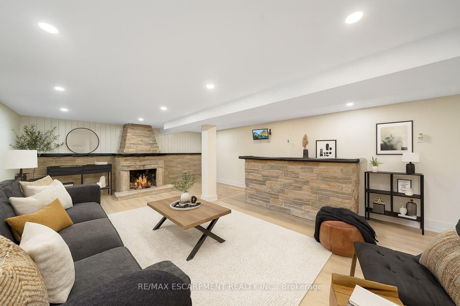 Photo 23 of 72 West 25TH Street, Hamilton, Westcliffe — HOMEH