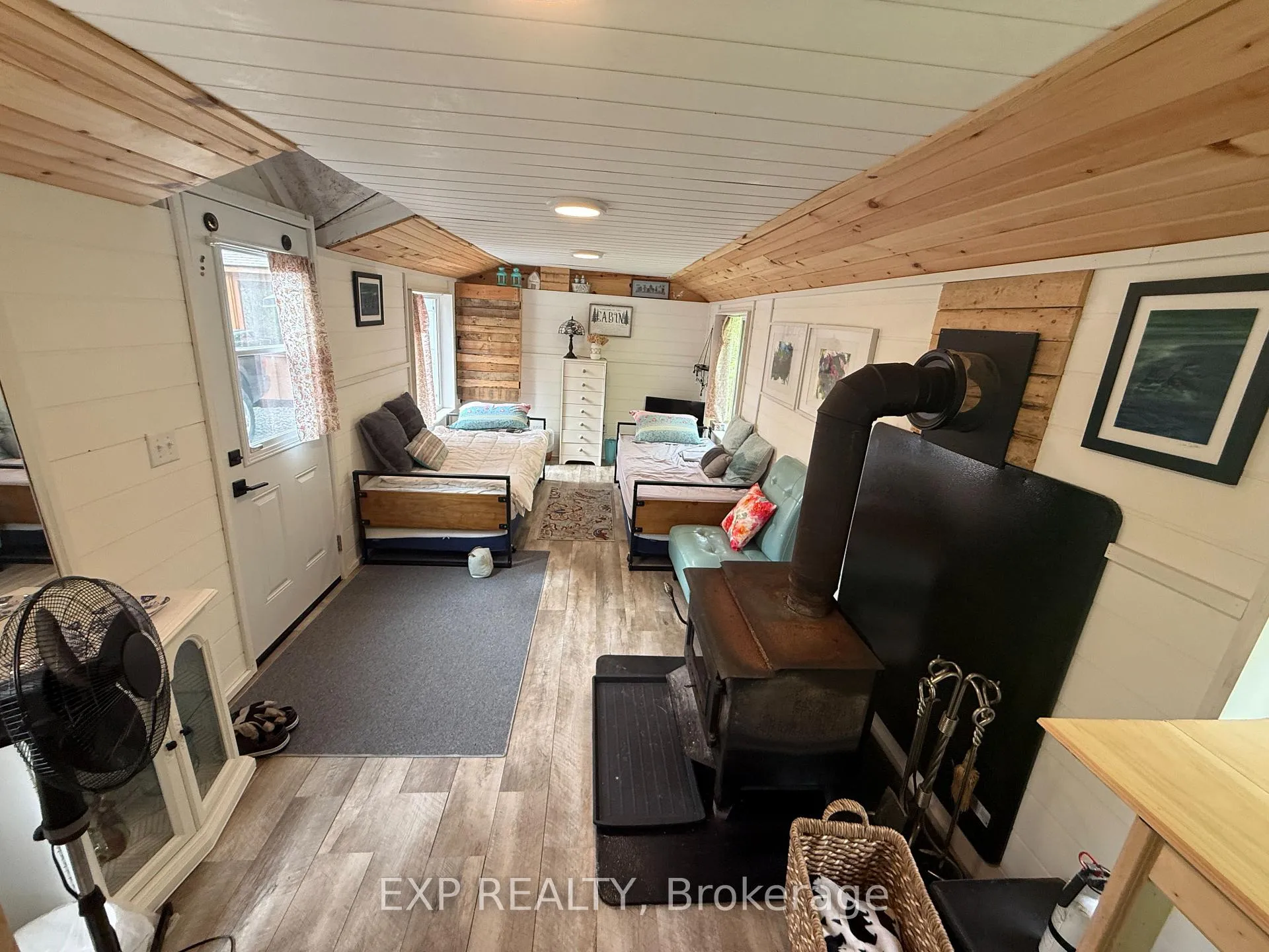 Photo 7 of 1077 Polar Bear Lane, Frontenac, Frontenac Centre — HOMEH