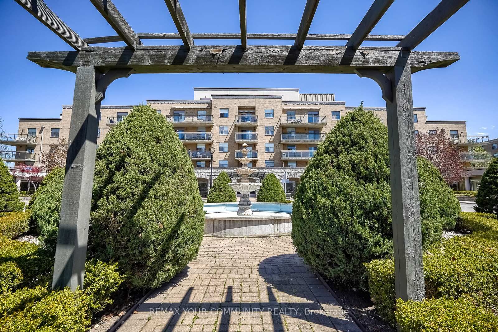 Photo 2 of Unit 109, 2502 Rutherford Rd, Vaughan, Maple — HOMEH
