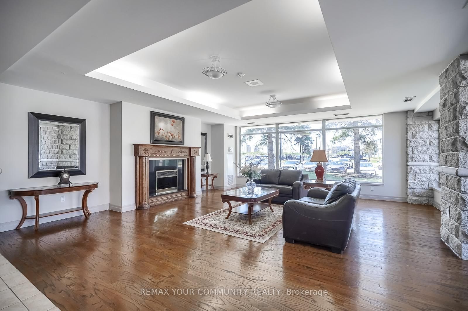 Photo 3 of Unit 109, 2502 Rutherford Rd, Vaughan, Maple — HOMEH