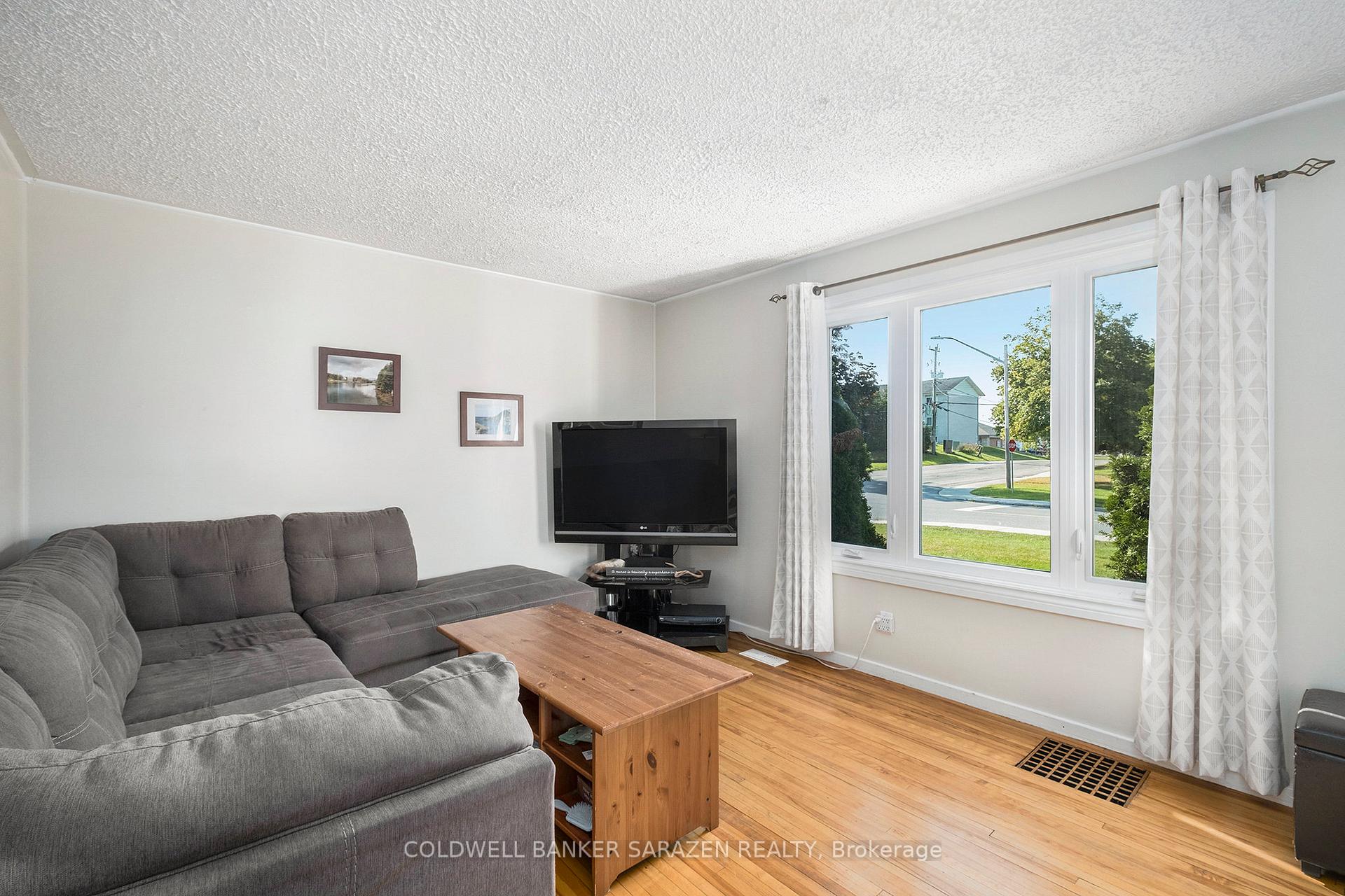 Photo 9 of 138 Second Avenue N, Arnprior — HOMEH
