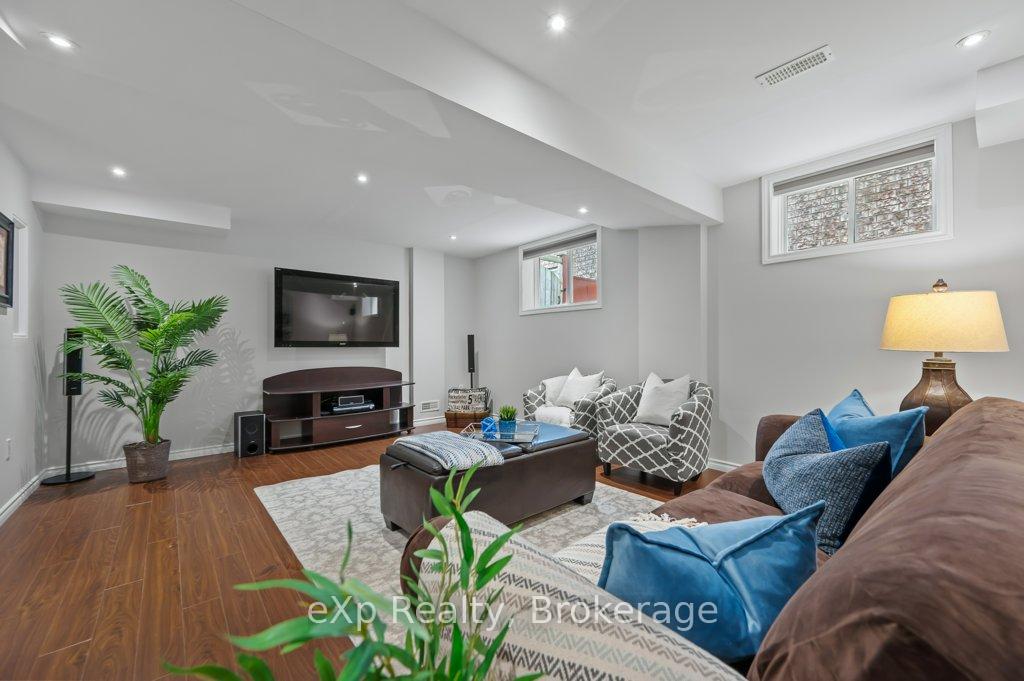 Photo 31 of 36 Ray Crescent, Guelph, Pineridge/Westminster Woods — HOMEH