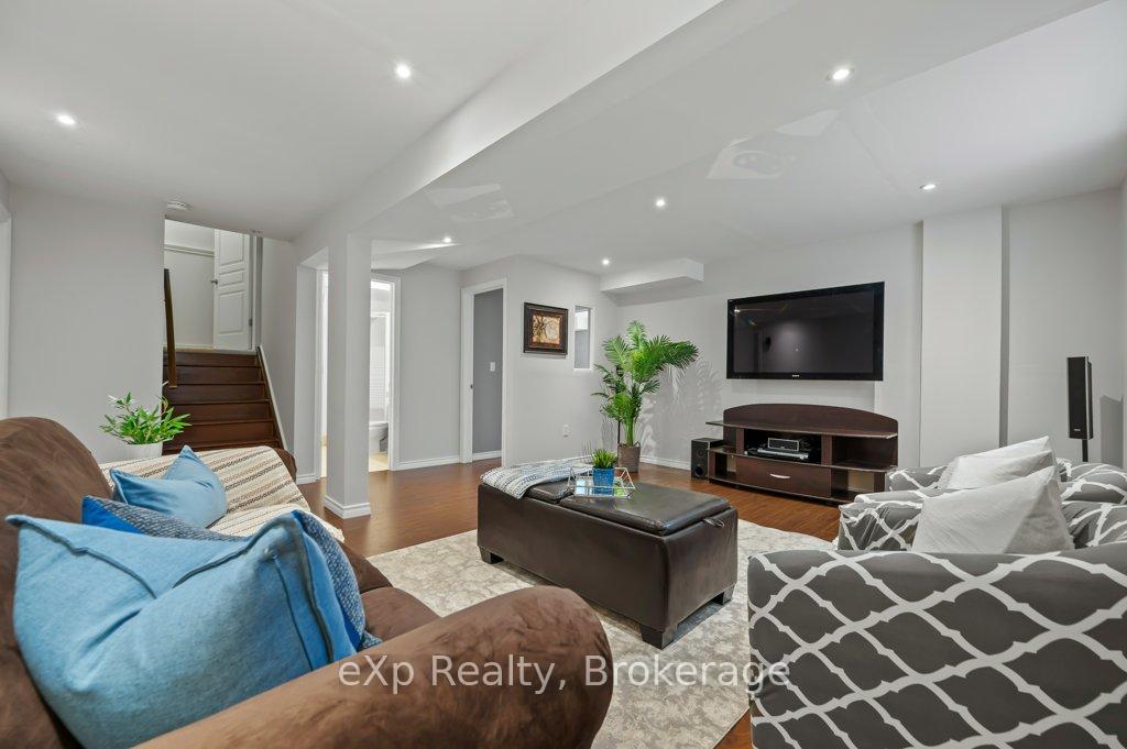 Photo 32 of 36 Ray Crescent, Guelph, Pineridge/Westminster Woods — HOMEH