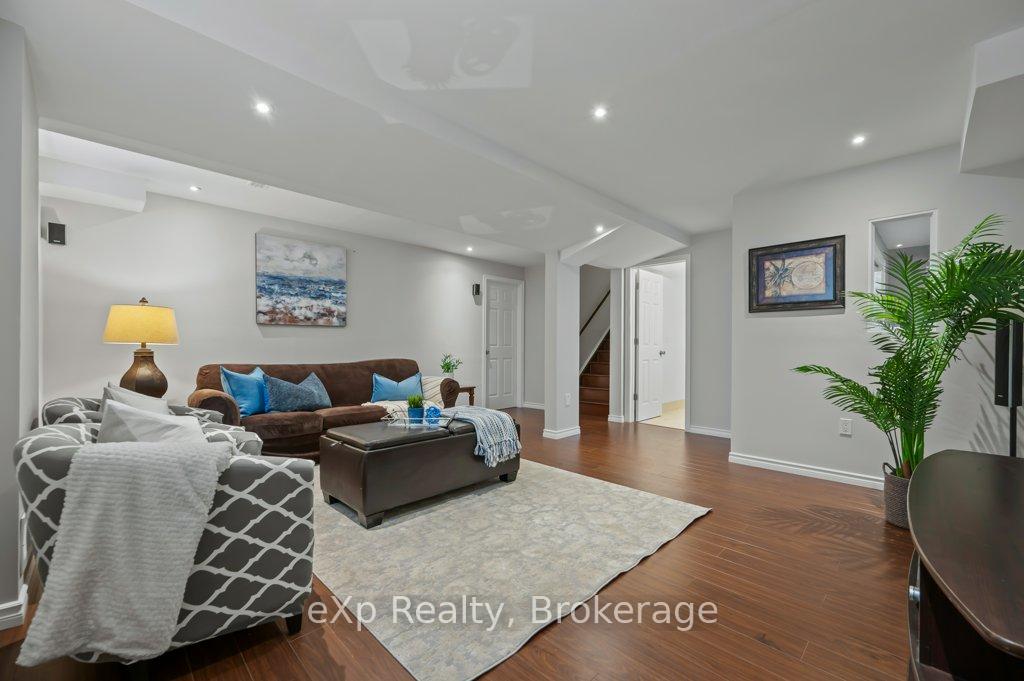 Photo 33 of 36 Ray Crescent, Guelph, Pineridge/Westminster Woods — HOMEH
