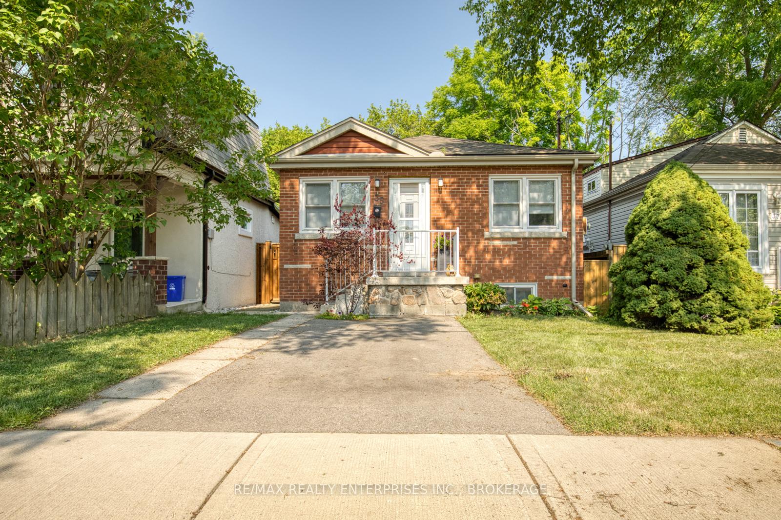 Photo 2 of 35 Hawthorne Avenue, Hamilton, Kirkendall — HOMEH