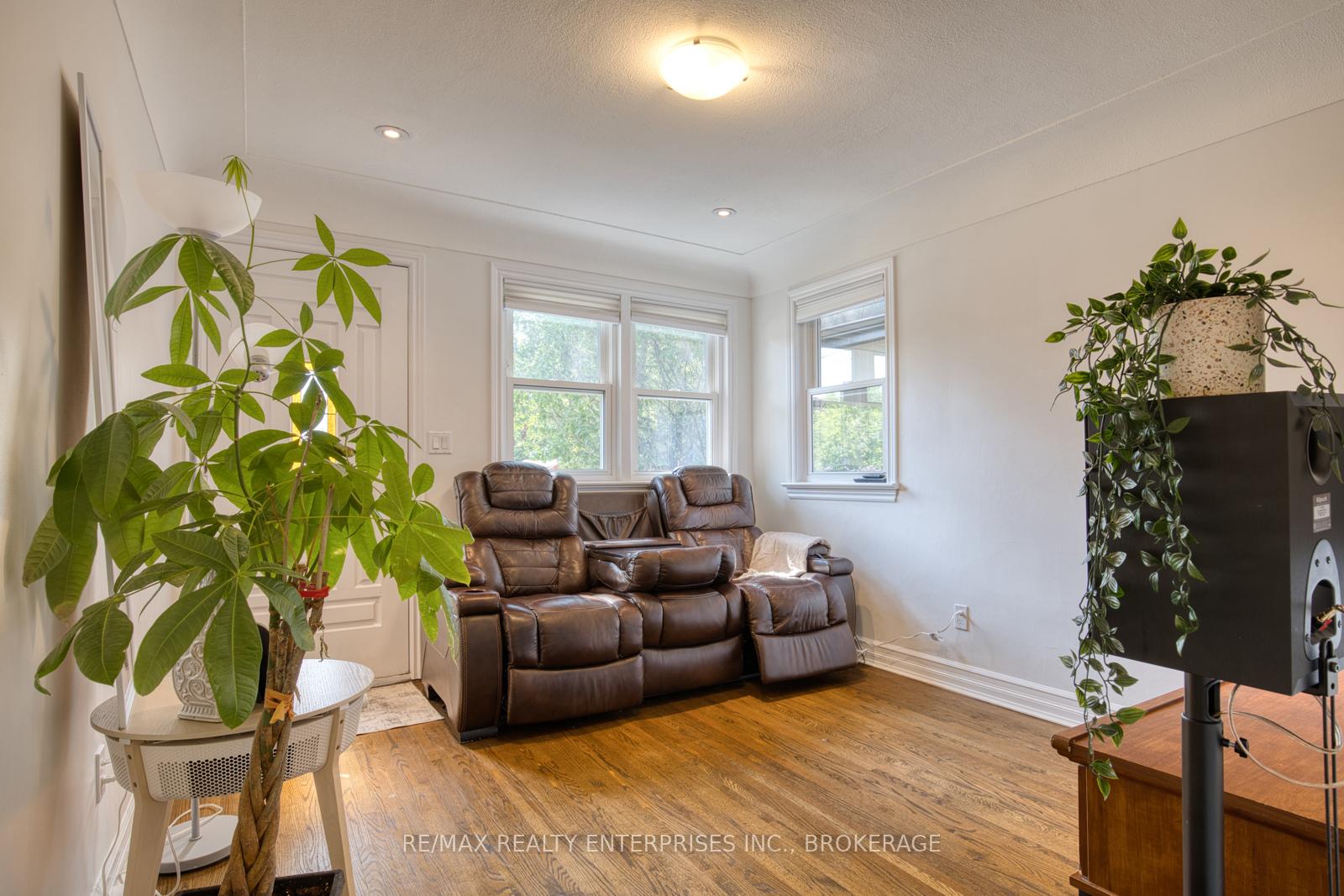 Photo 4 of 35 Hawthorne Avenue, Hamilton, Kirkendall — HOMEH