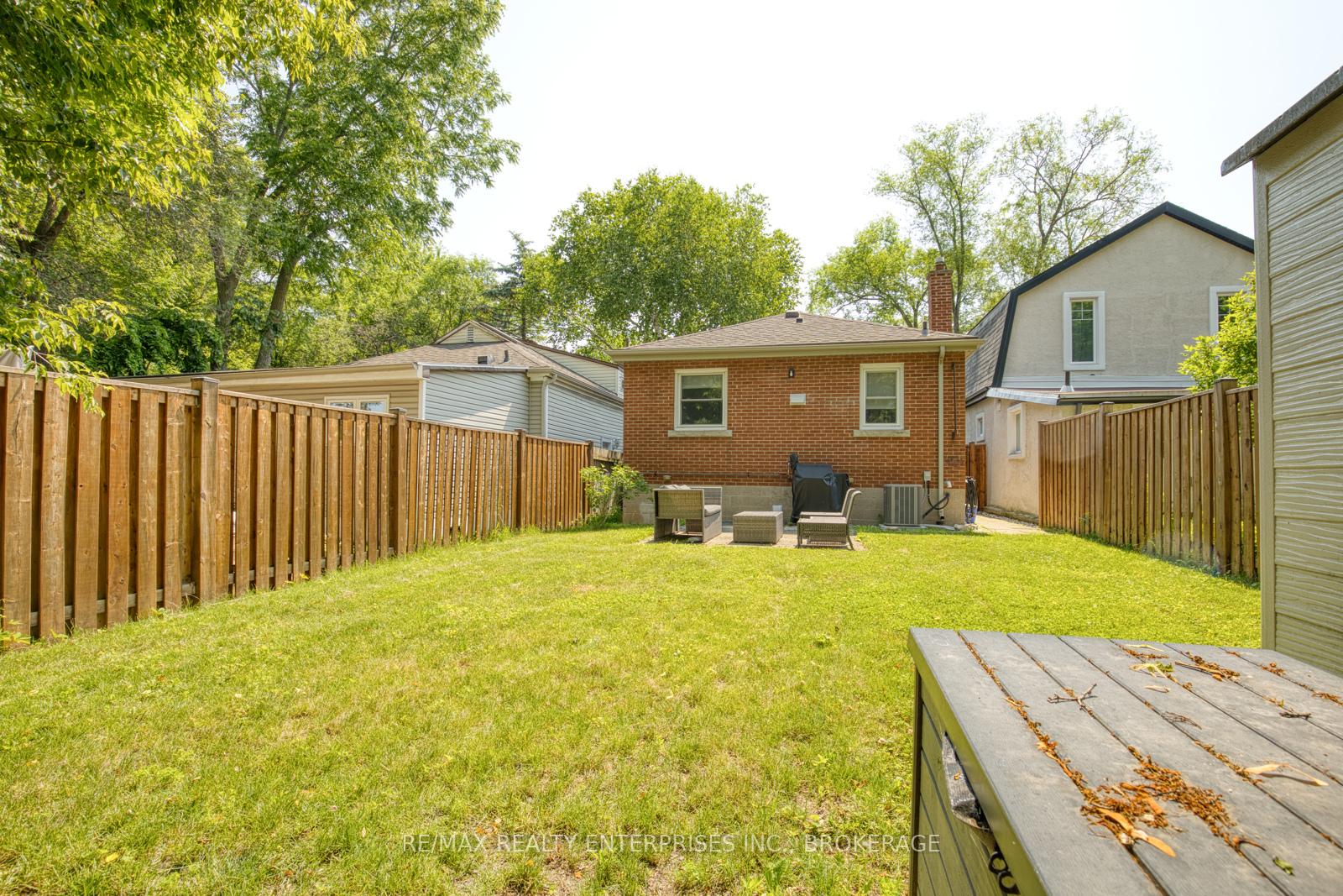 Photo 24 of 35 Hawthorne Avenue, Hamilton, Kirkendall — HOMEH