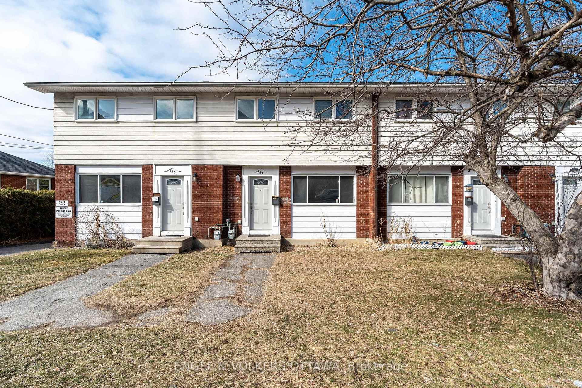 Photo 3 of 824 Grenon Avenue, Ottawa, Britannia Heights — HOMEH