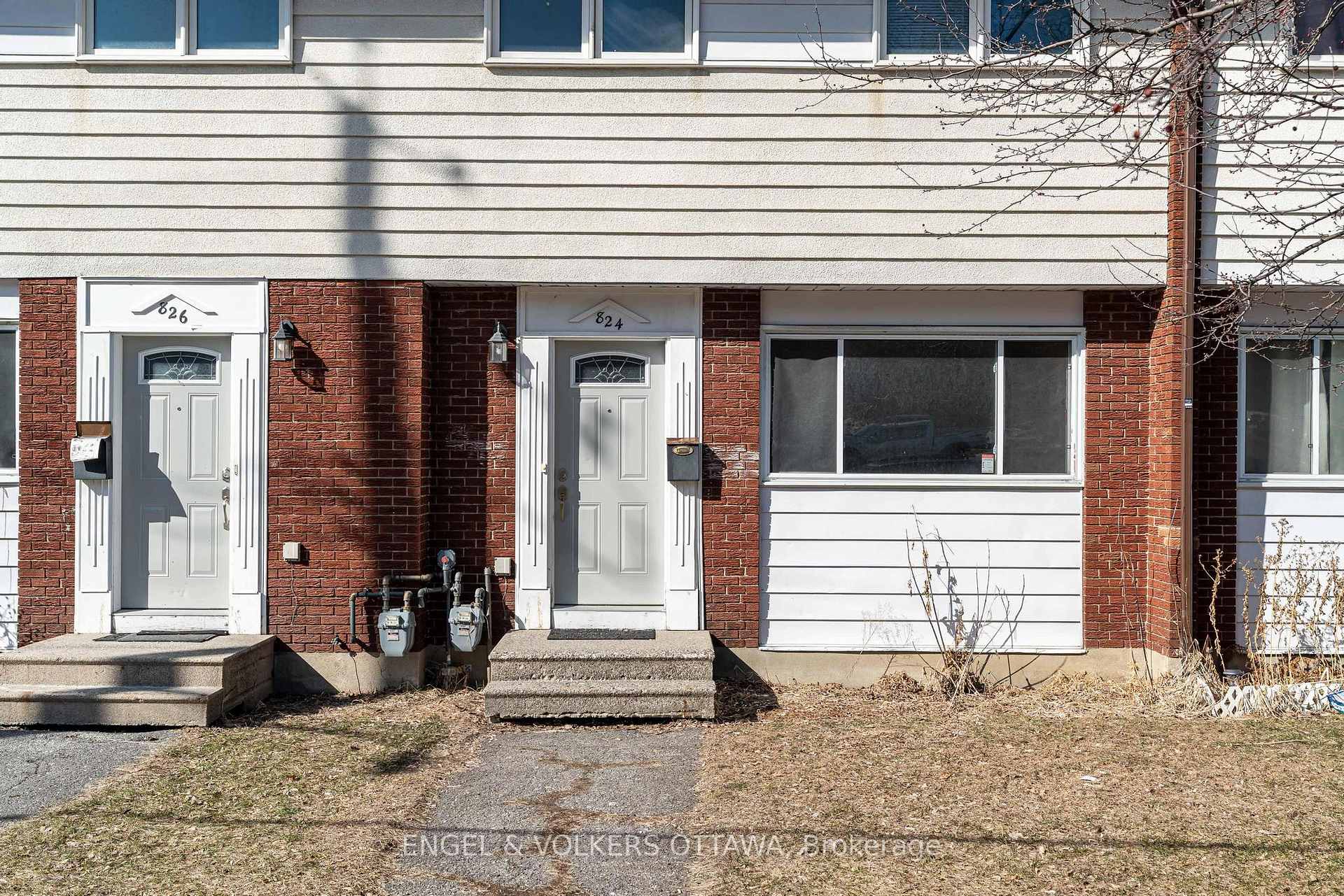 Photo 2 of 824 Grenon Avenue, Ottawa, Britannia Heights — HOMEH