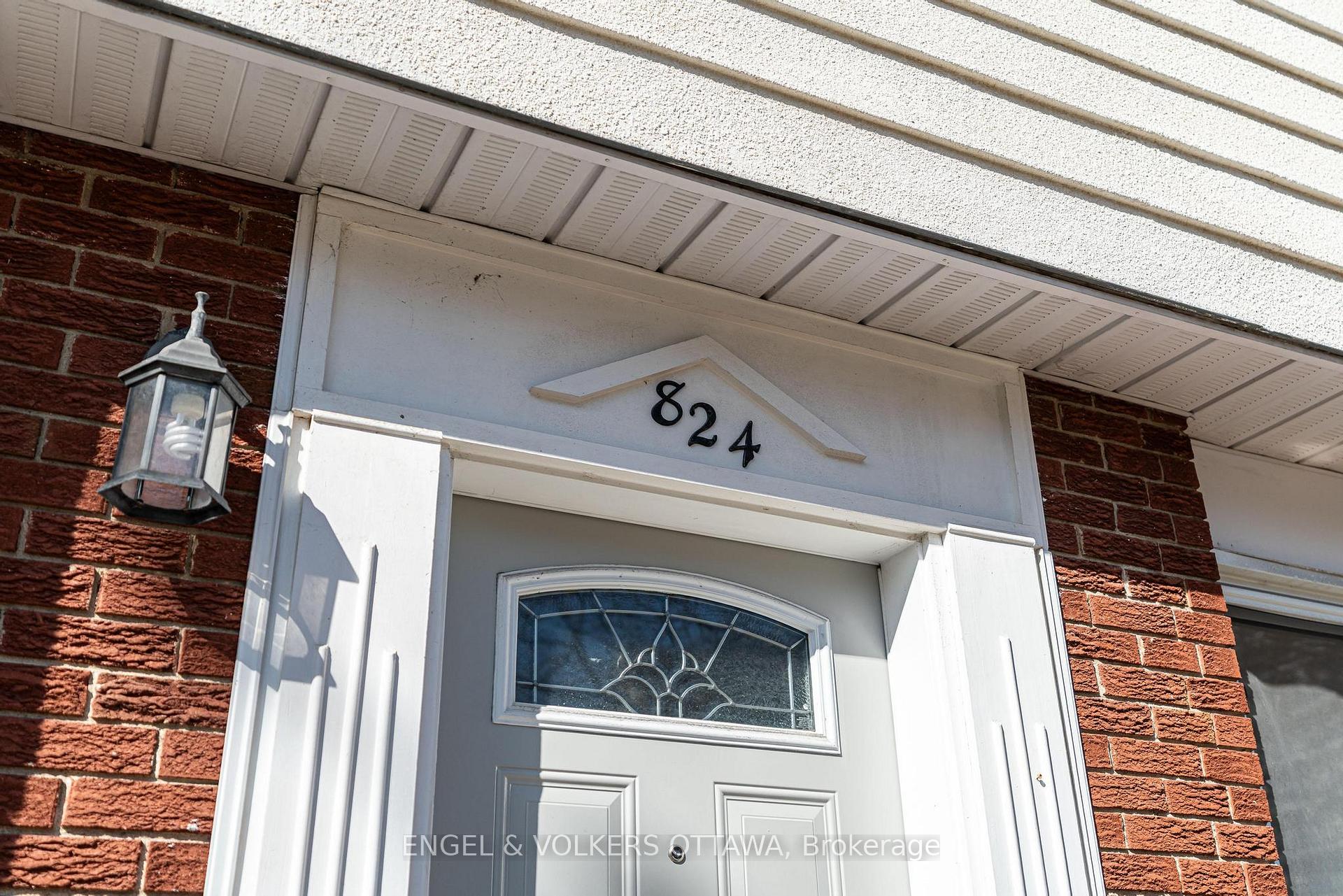 Photo 6 of 824 Grenon Avenue, Ottawa, Britannia Heights — HOMEH