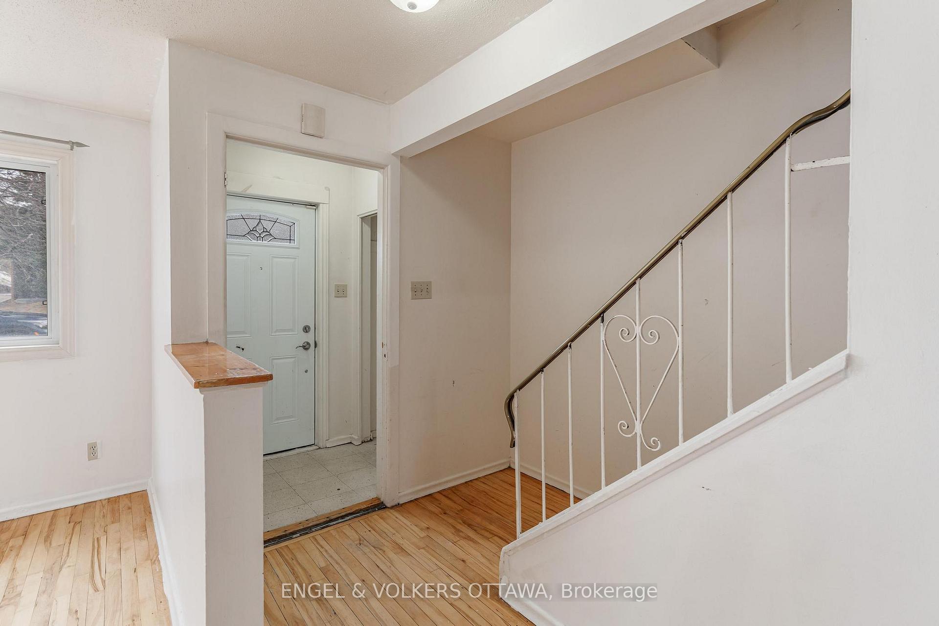 Photo 4 of 824 Grenon Avenue, Ottawa, Britannia Heights — HOMEH