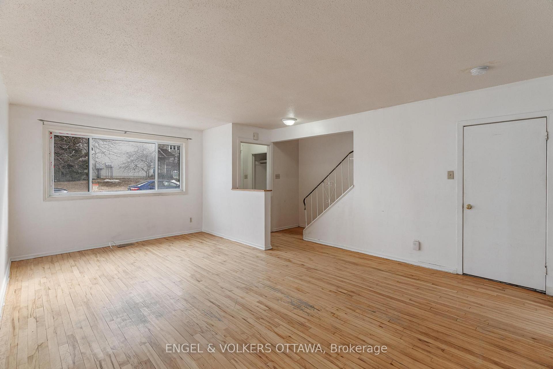 Photo 5 of 824 Grenon Avenue, Ottawa, Britannia Heights — HOMEH