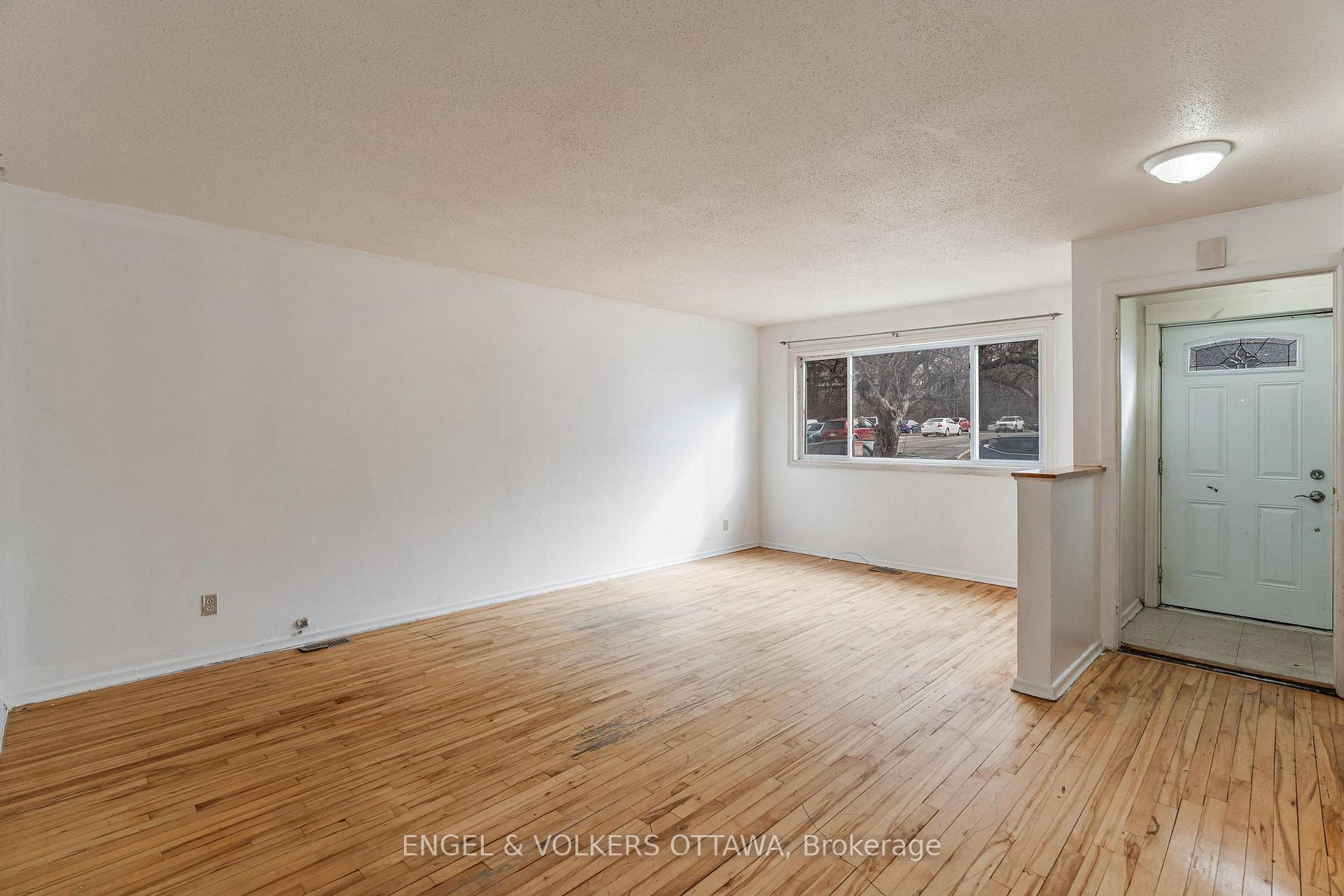 Photo 9 of 824 Grenon Avenue, Ottawa, Britannia Heights — HOMEH
