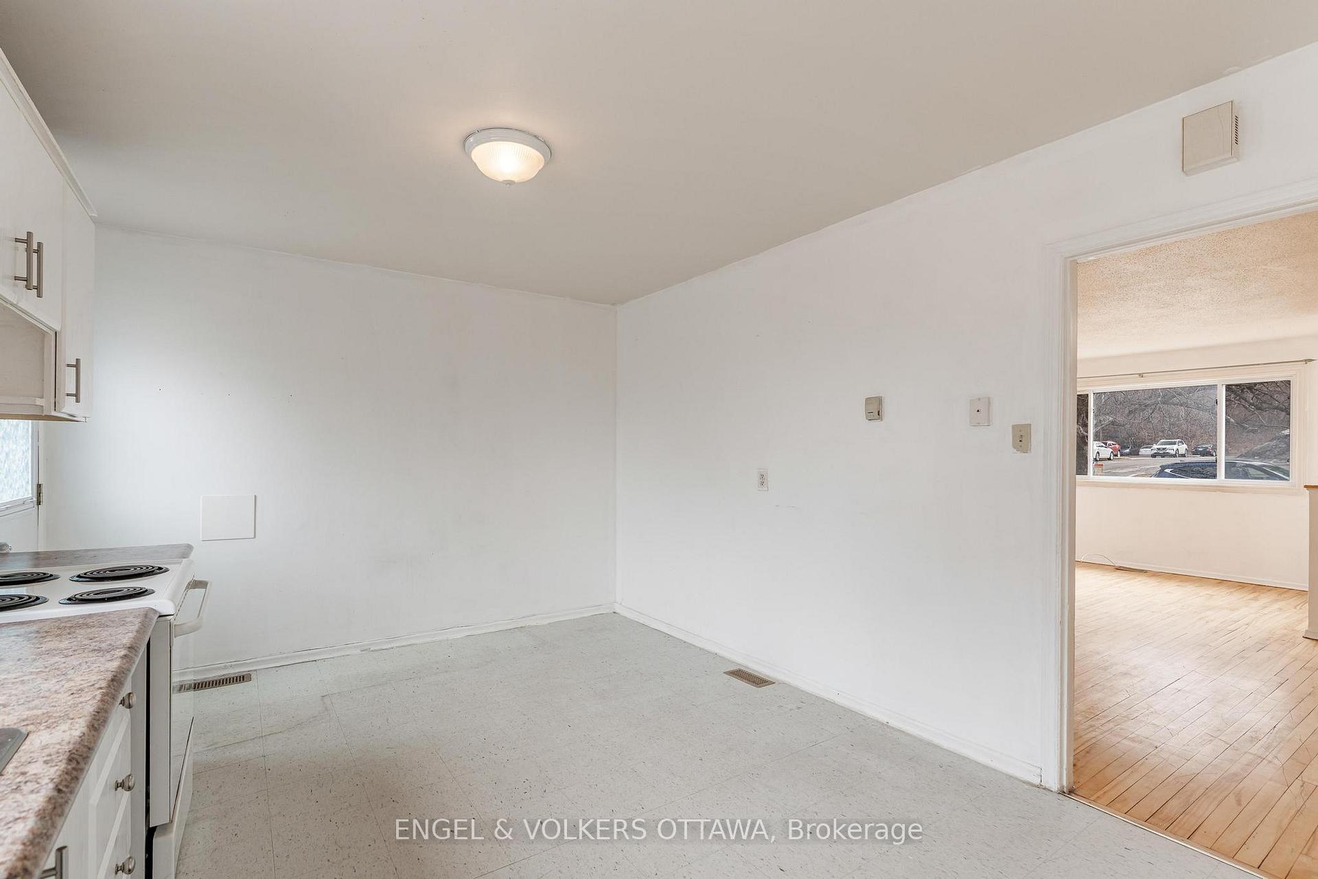 Photo 14 of 824 Grenon Avenue, Ottawa, Britannia Heights — HOMEH