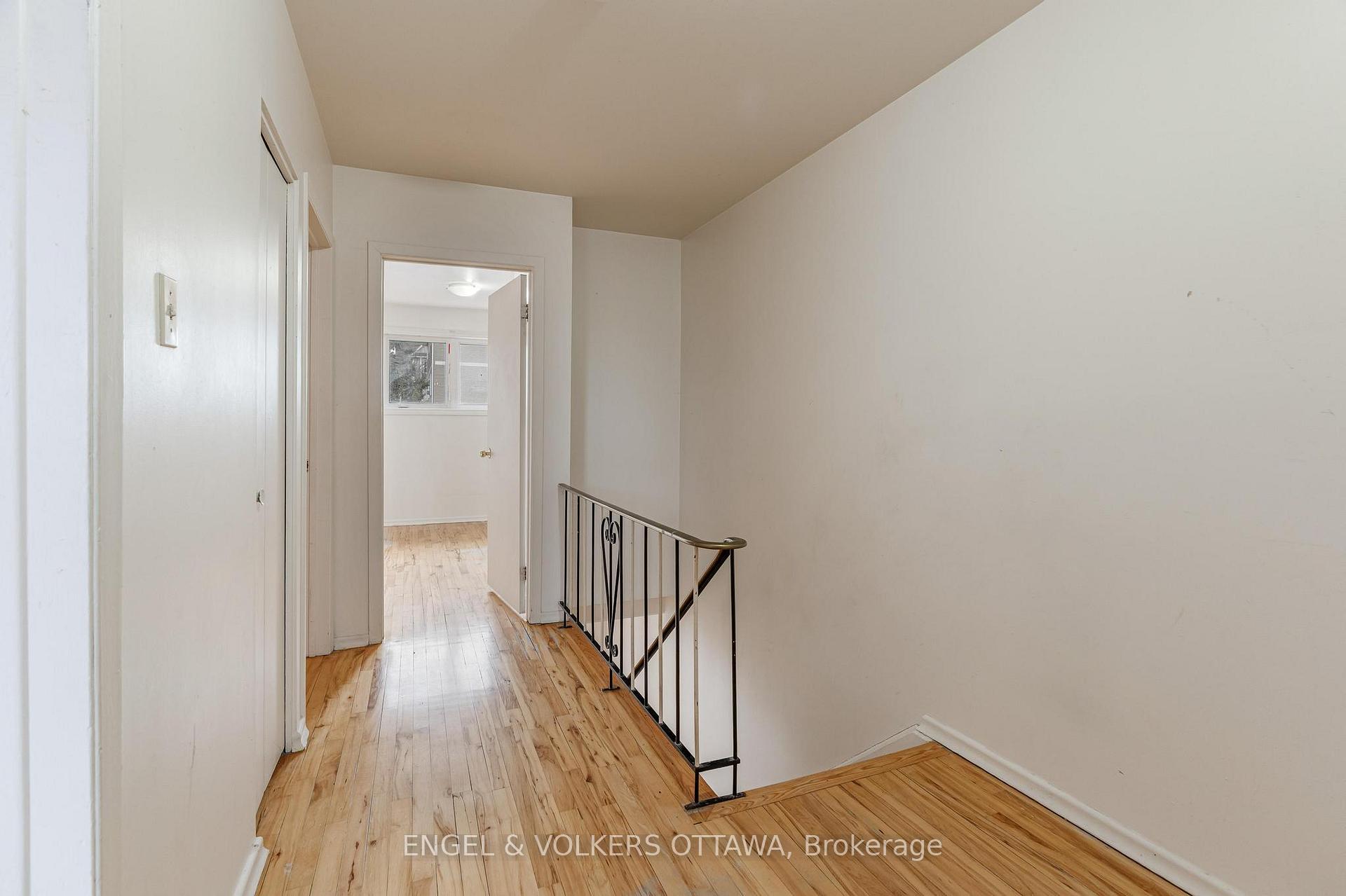 Photo 16 of 824 Grenon Avenue, Ottawa, Britannia Heights — HOMEH
