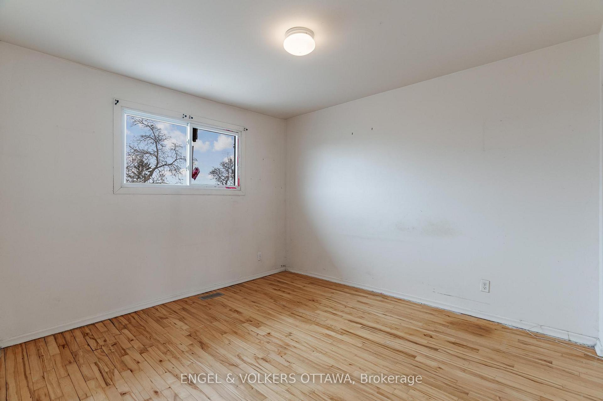 Photo 25 of 824 Grenon Avenue, Ottawa, Britannia Heights — HOMEH