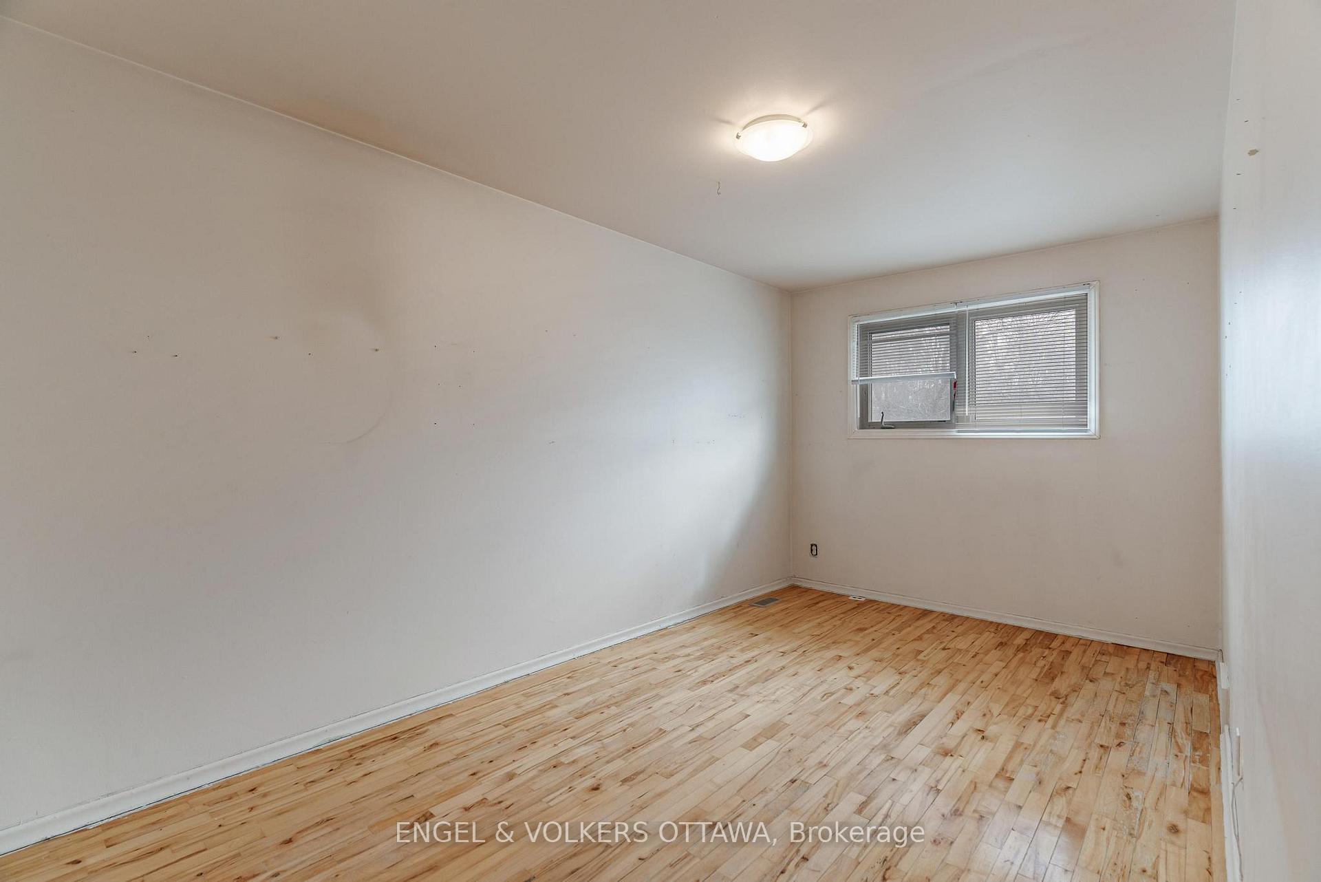 Photo 17 of 824 Grenon Avenue, Ottawa, Britannia Heights — HOMEH