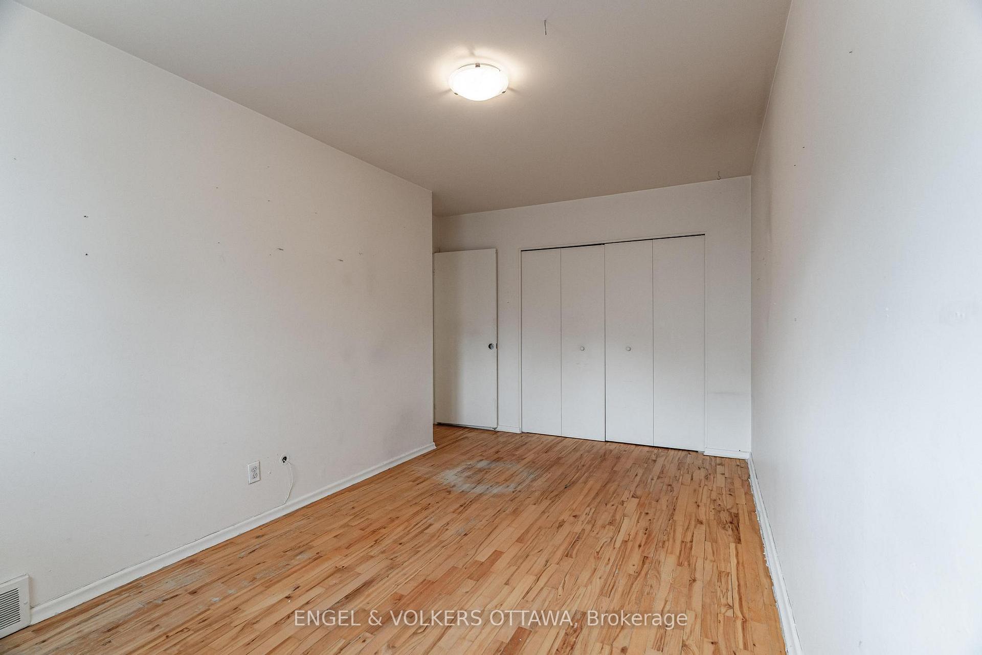 Photo 20 of 824 Grenon Avenue, Ottawa, Britannia Heights — HOMEH