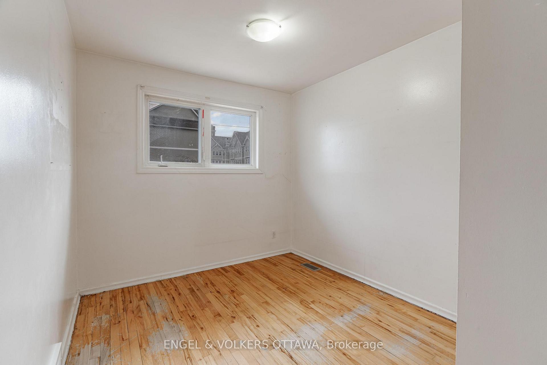 Photo 21 of 824 Grenon Avenue, Ottawa, Britannia Heights — HOMEH