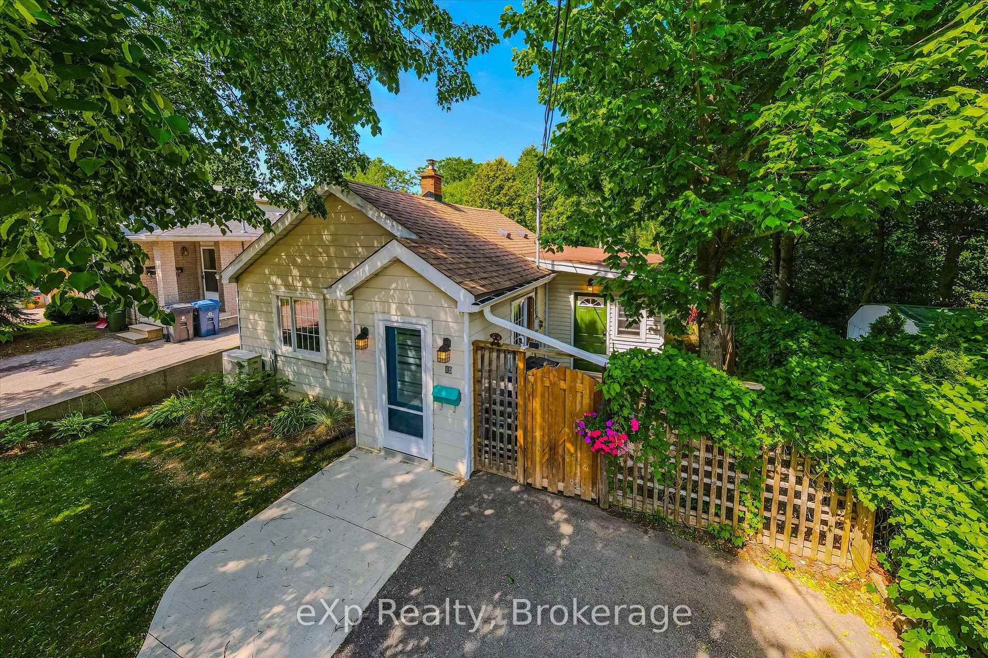 Photo 1 of 15 Laurine Avenue, Guelph, St. George's — HOMEH