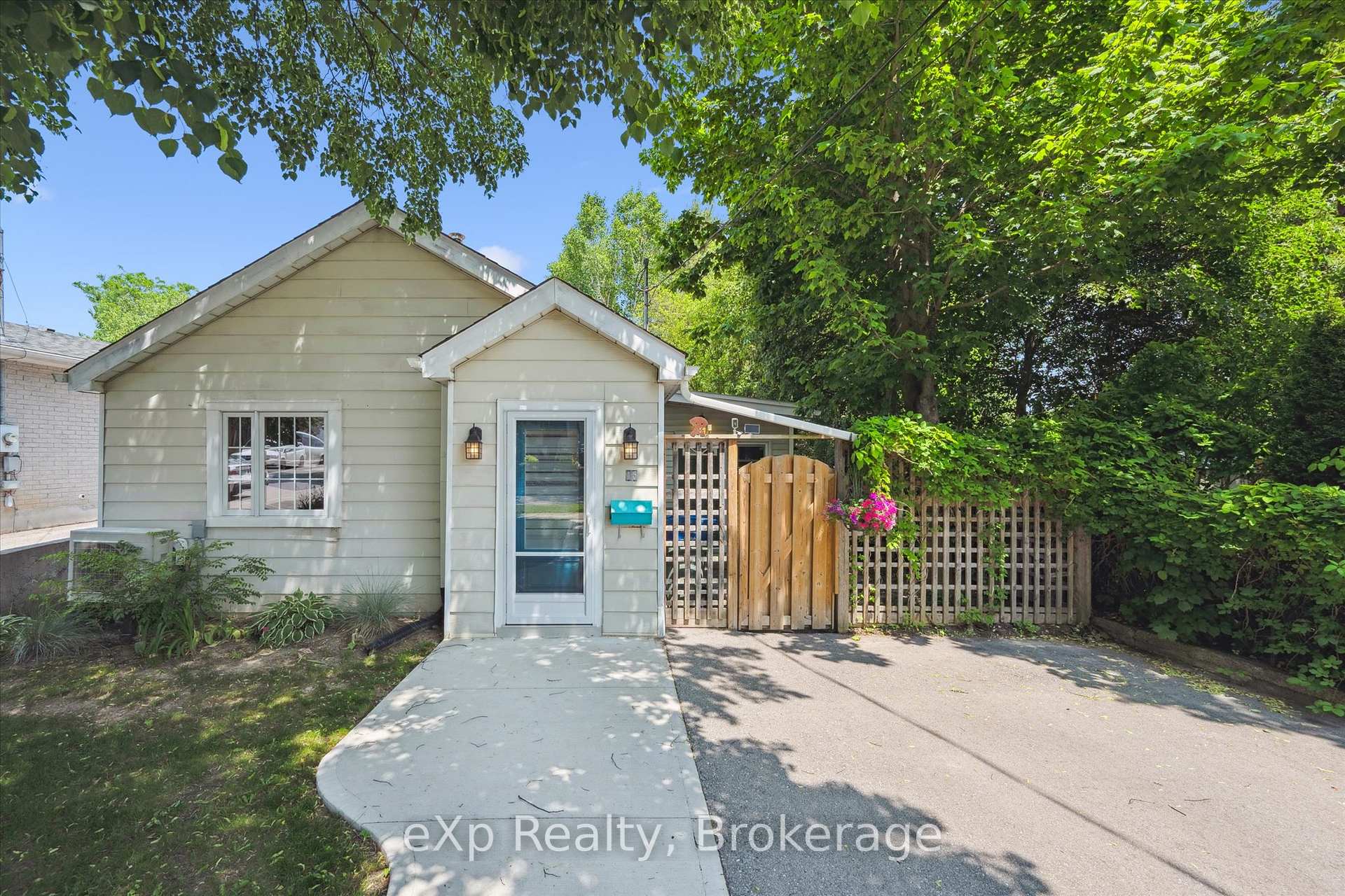 Photo 4 of 15 Laurine Avenue, Guelph, St. George's — HOMEH