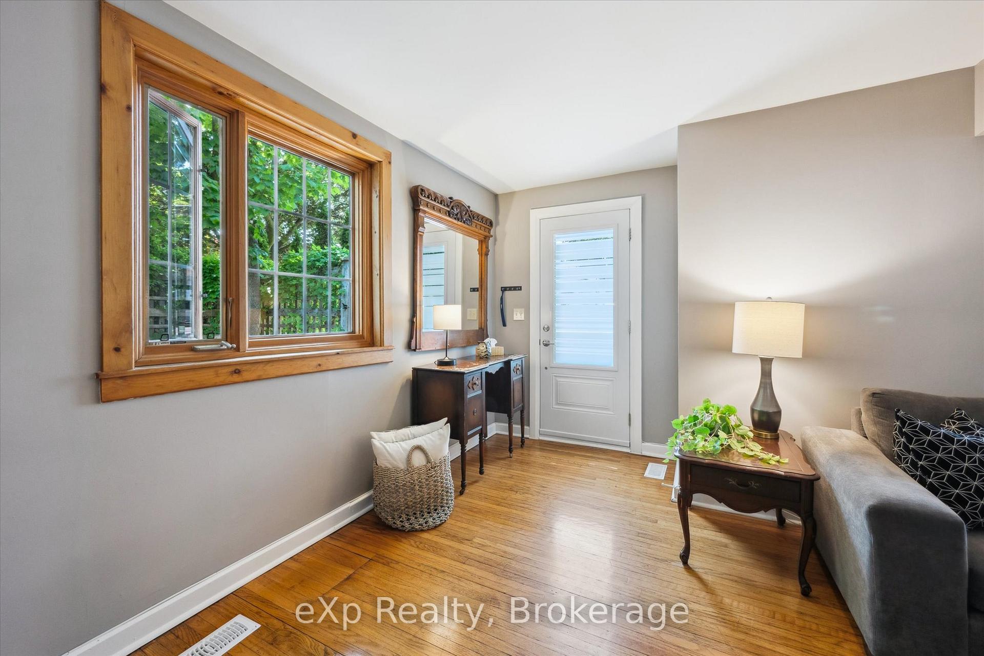 Photo 6 of 15 Laurine Avenue, Guelph, St. George's — HOMEH