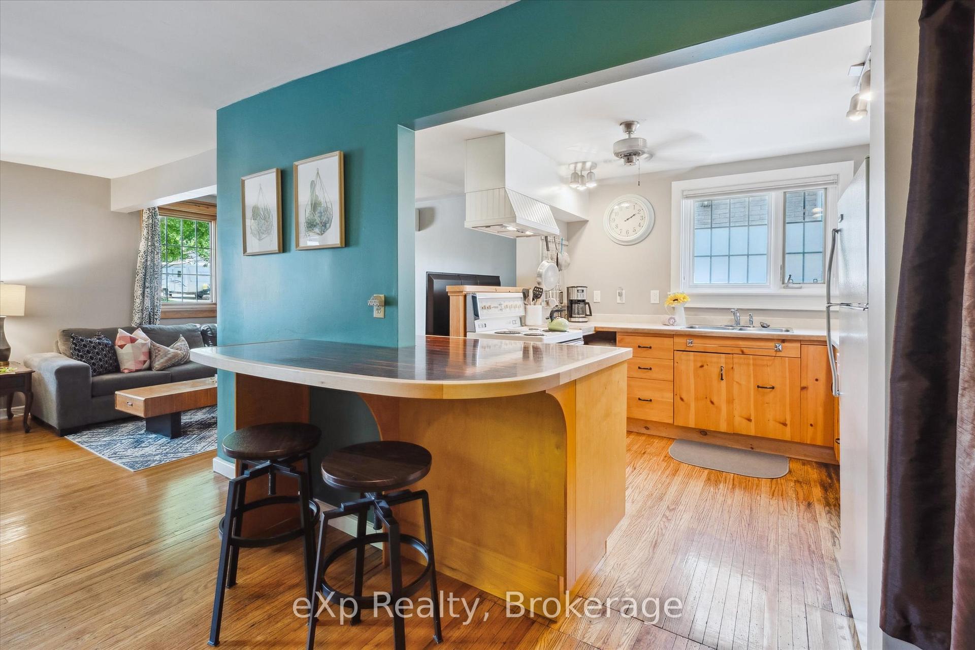 Photo 10 of 15 Laurine Avenue, Guelph, St. George's — HOMEH