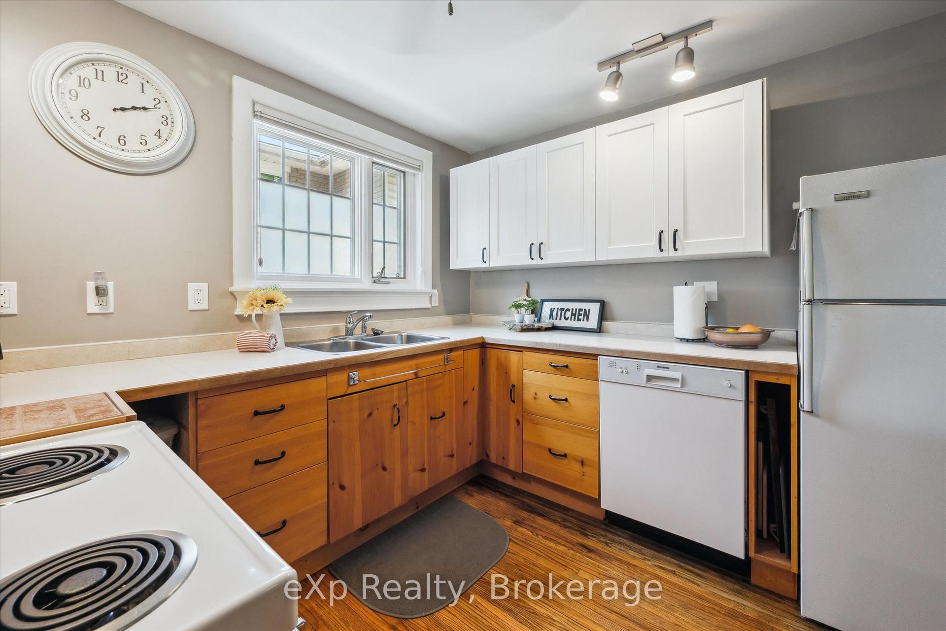 Photo 11 of 15 Laurine Avenue, Guelph, St. George's — HOMEH