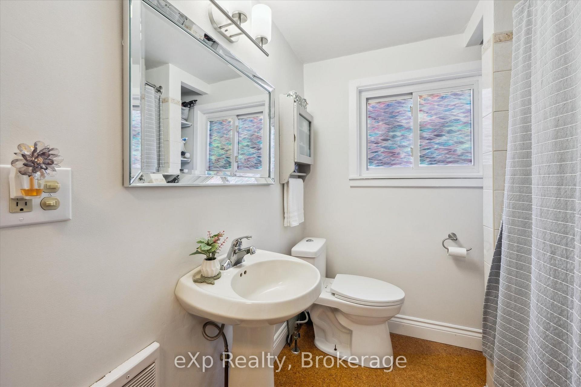 Photo 17 of 15 Laurine Avenue, Guelph, St. George's — HOMEH