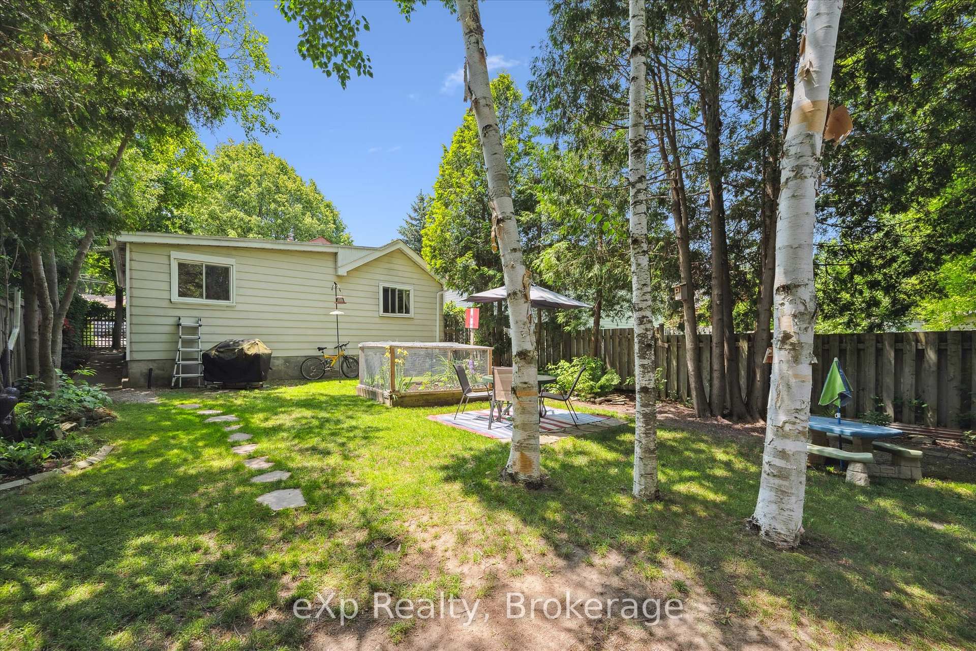 Photo 20 of 15 Laurine Avenue, Guelph, St. George's — HOMEH