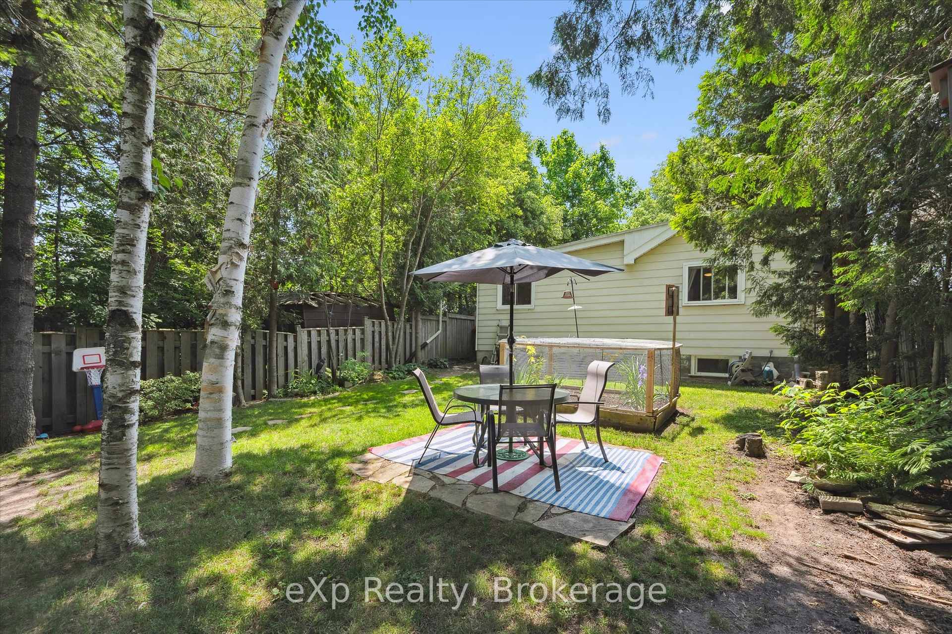 Photo 21 of 15 Laurine Avenue, Guelph, St. George's — HOMEH