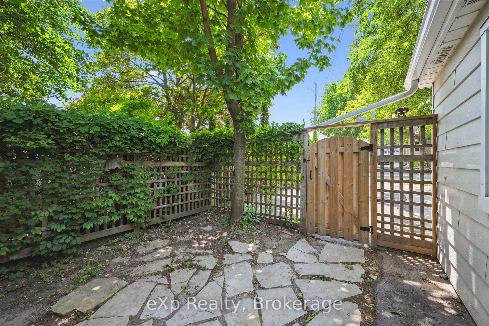 Photo 29 of 15 Laurine Avenue, Guelph, St. George's — HOMEH