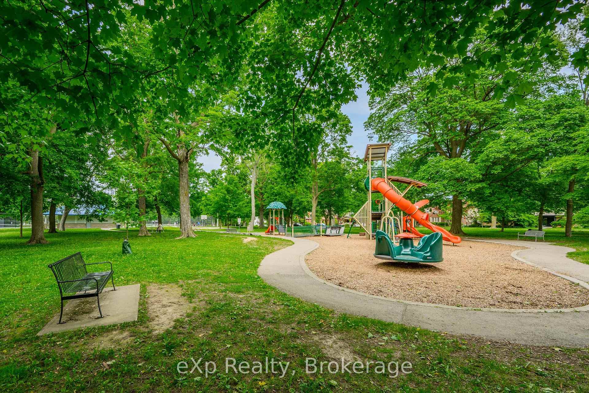 Photo 32 of 15 Laurine Avenue, Guelph, St. George's — HOMEH