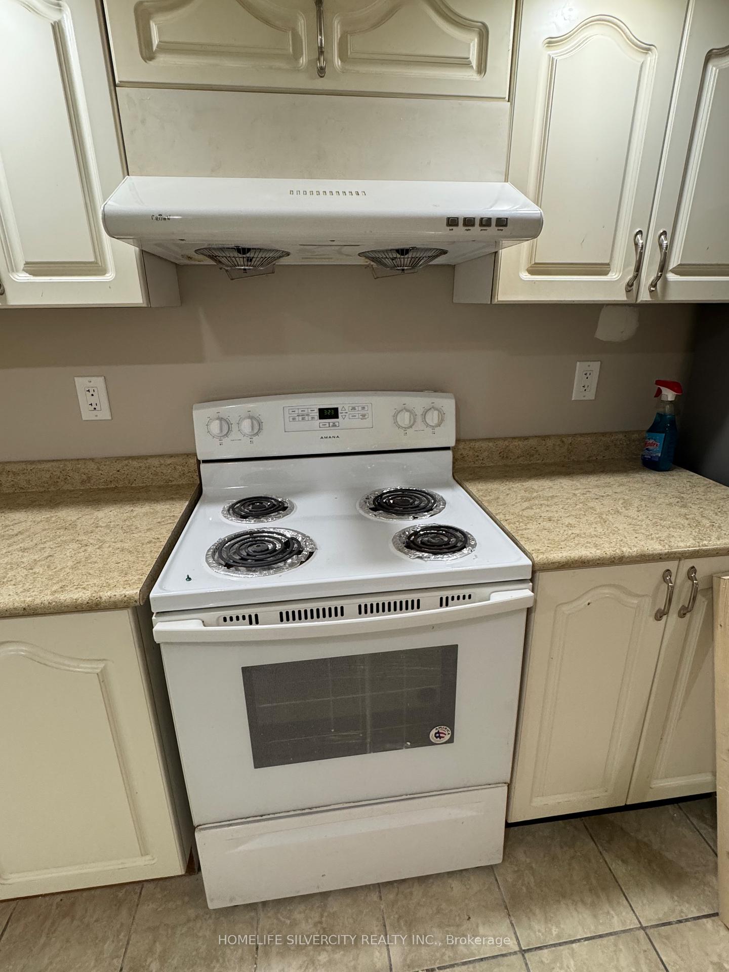 Photo 2 of Unit Basement, 9 Elsmere Road W, Brampton, Fletcher's Meadow — HOMEH