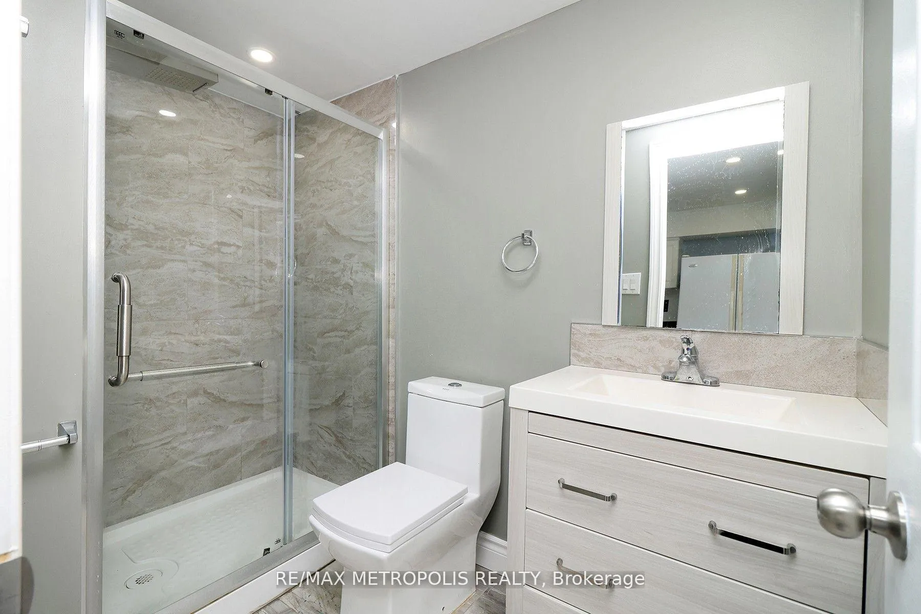Photo 9 of Unit #BASEMENT, 33 Lipton Crescent, Whitby, Pringle Creek — HOMEH