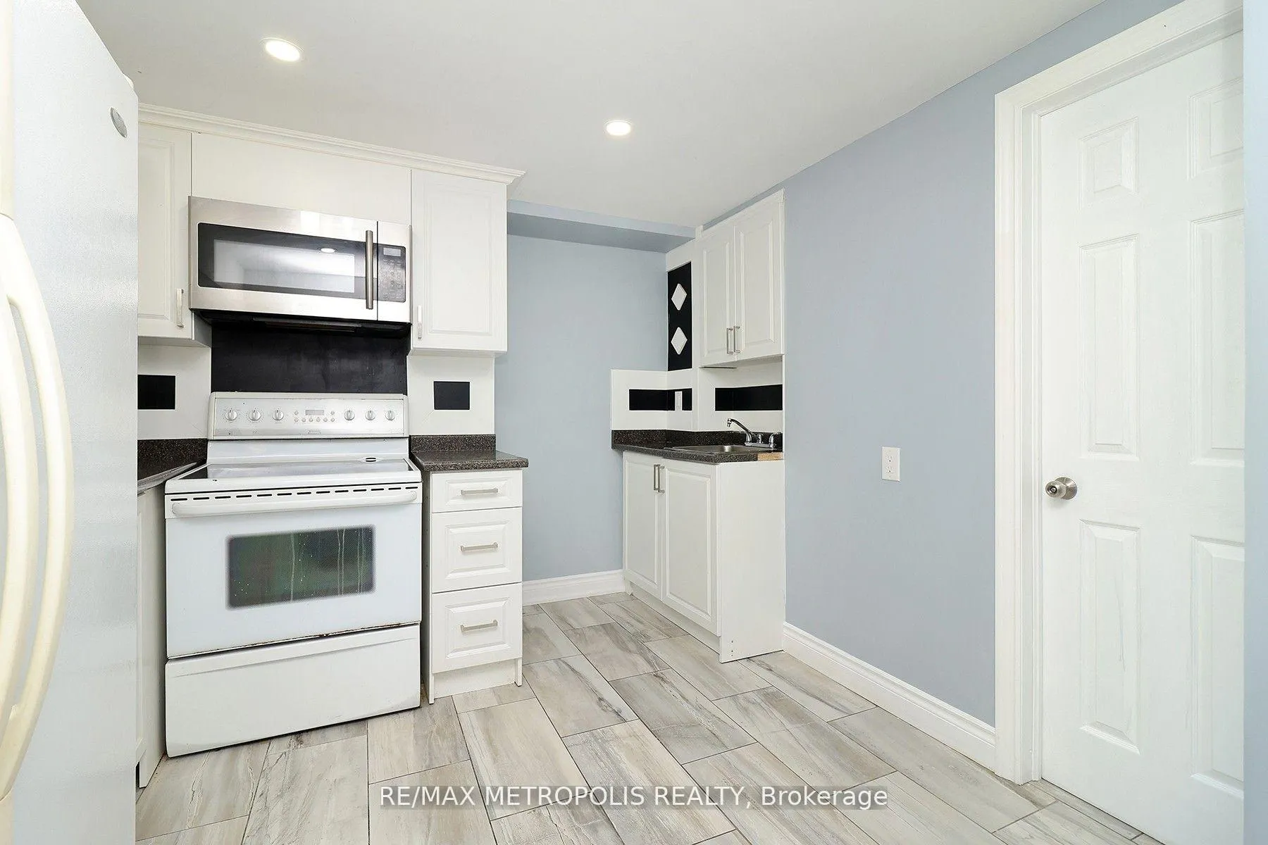 Photo 12 of Unit #BASEMENT, 33 Lipton Crescent, Whitby, Pringle Creek — HOMEH