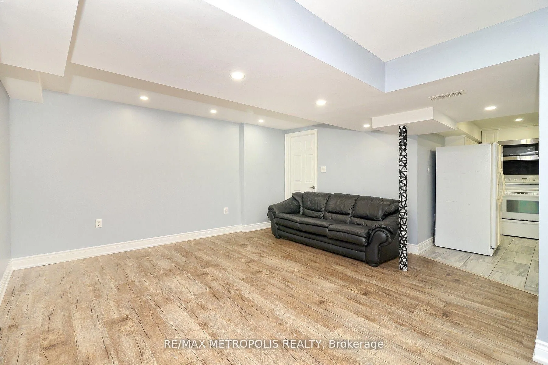 Photo 16 of Unit #BASEMENT, 33 Lipton Crescent, Whitby, Pringle Creek — HOMEH