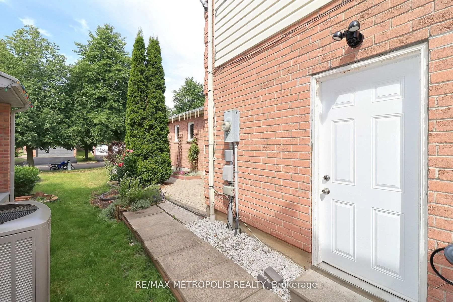 Photo 26 of Unit #BASEMENT, 33 Lipton Crescent, Whitby, Pringle Creek — HOMEH
