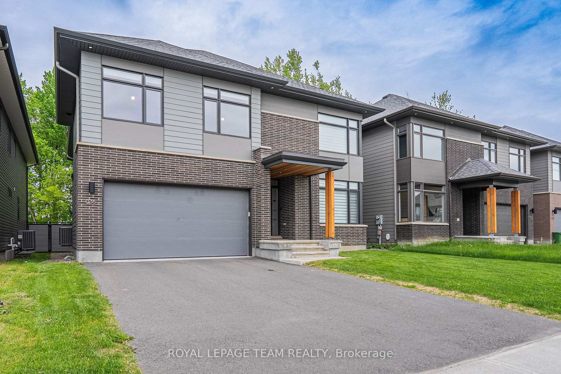 Photo 3 of 935 Atrium Ridge, Ottawa, Riverside South/Gloucester Glen — HOMEH