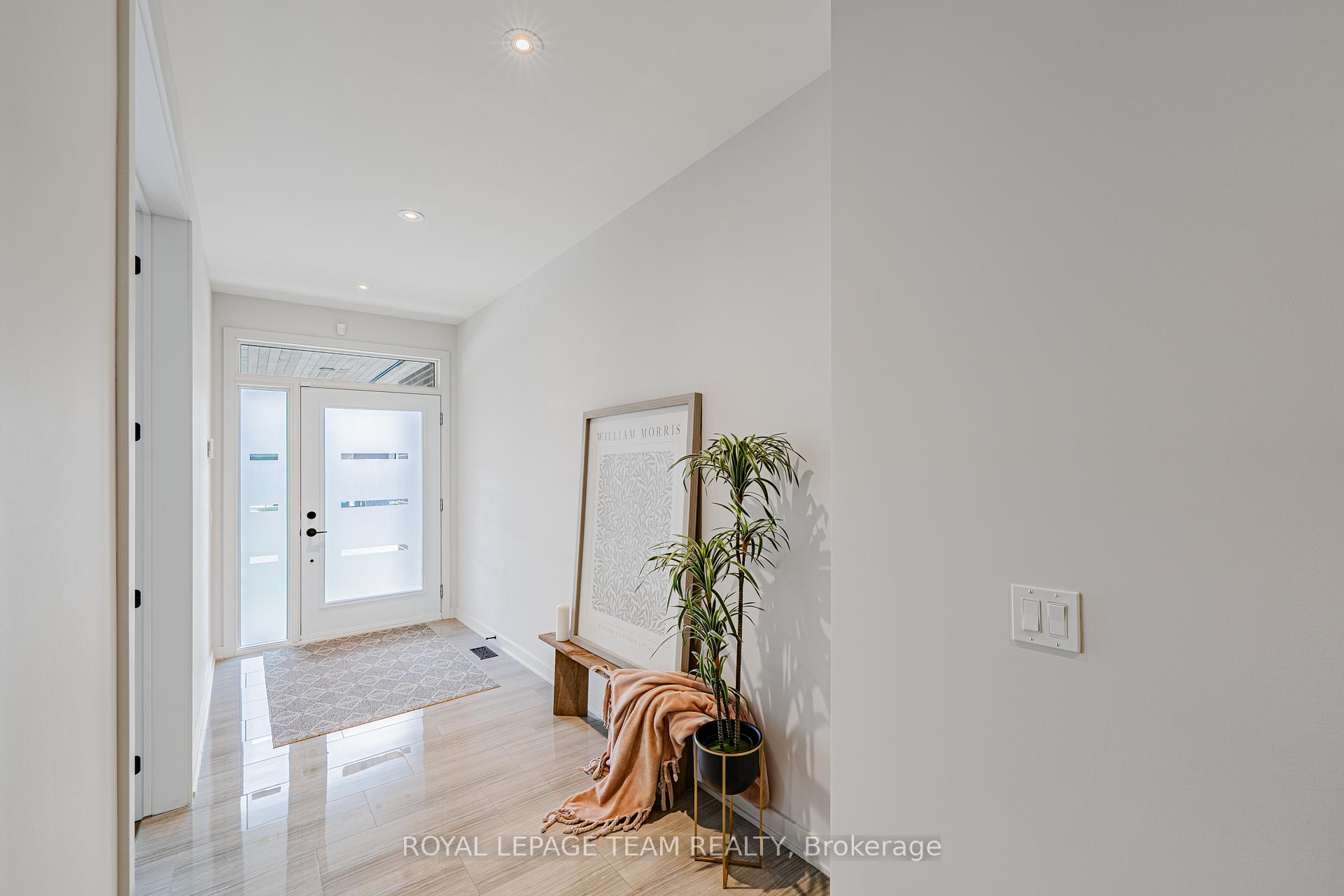 Photo 2 of 935 Atrium Ridge, Ottawa, Riverside South/Gloucester Glen — HOMEH