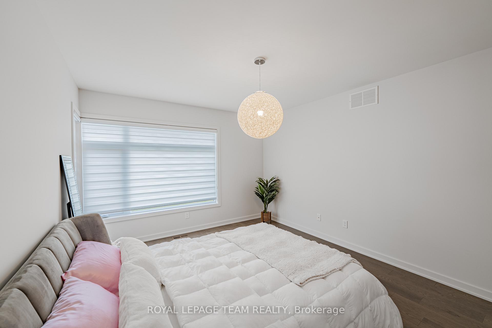 Photo 40 of 935 Atrium Ridge, Ottawa, Riverside South/Gloucester Glen — HOMEH