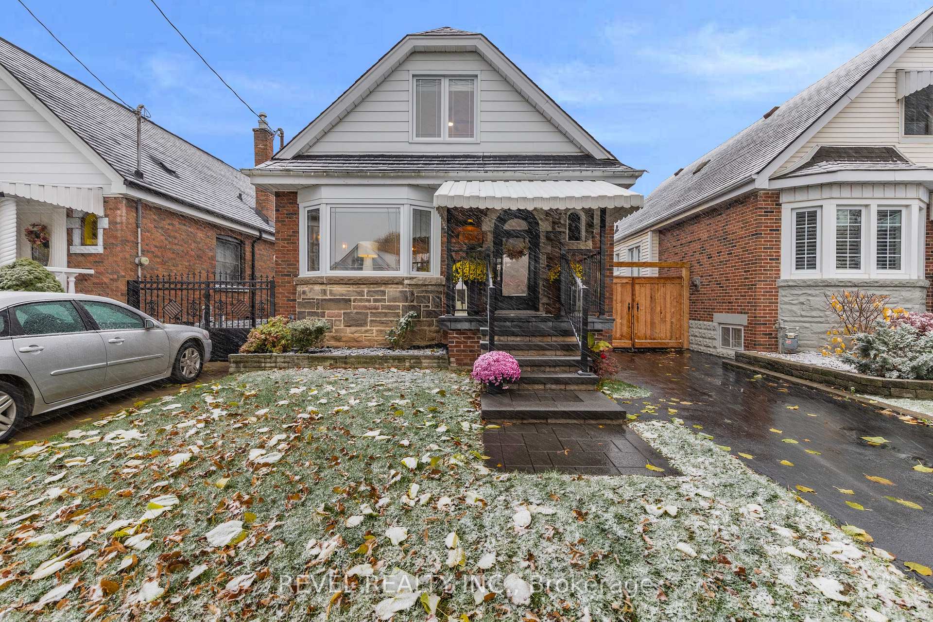 Photo 1 of 175 Wexford Avenue S, Hamilton, Delta — HOMEH