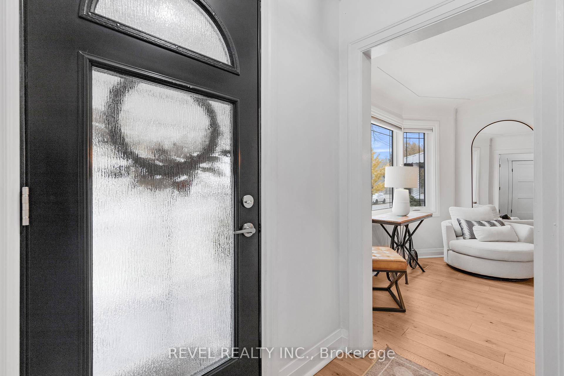 Photo 4 of 175 Wexford Avenue S, Hamilton, Delta — HOMEH