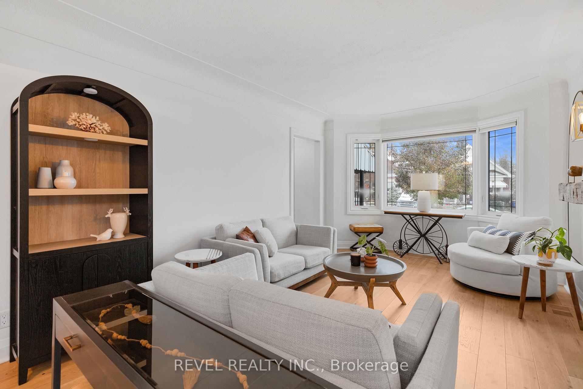 Photo 5 of 175 Wexford Avenue S, Hamilton, Delta — HOMEH