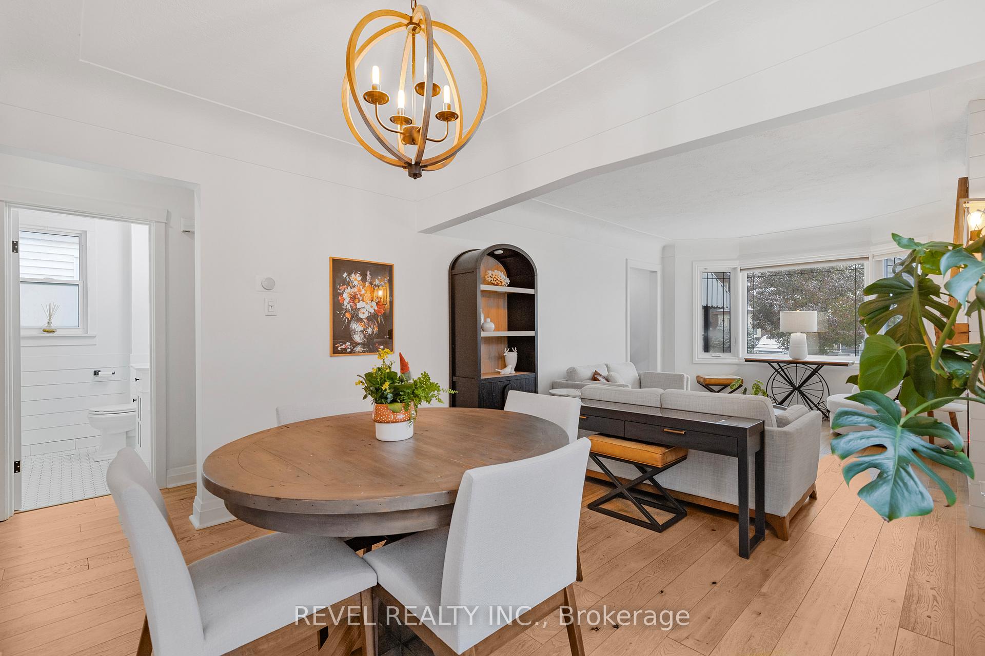 Photo 8 of 175 Wexford Avenue S, Hamilton, Delta — HOMEH