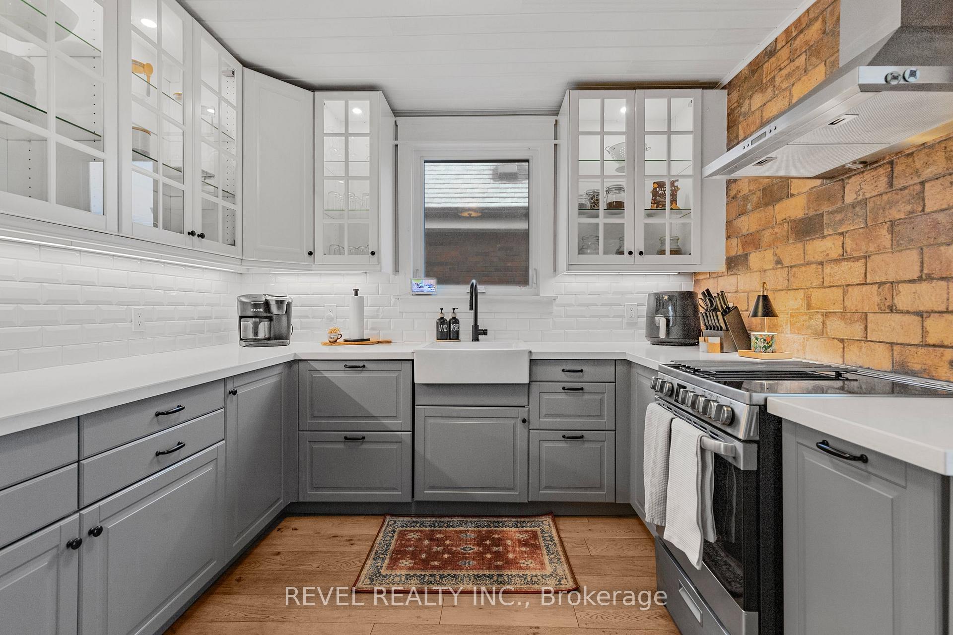 Photo 10 of 175 Wexford Avenue S, Hamilton, Delta — HOMEH