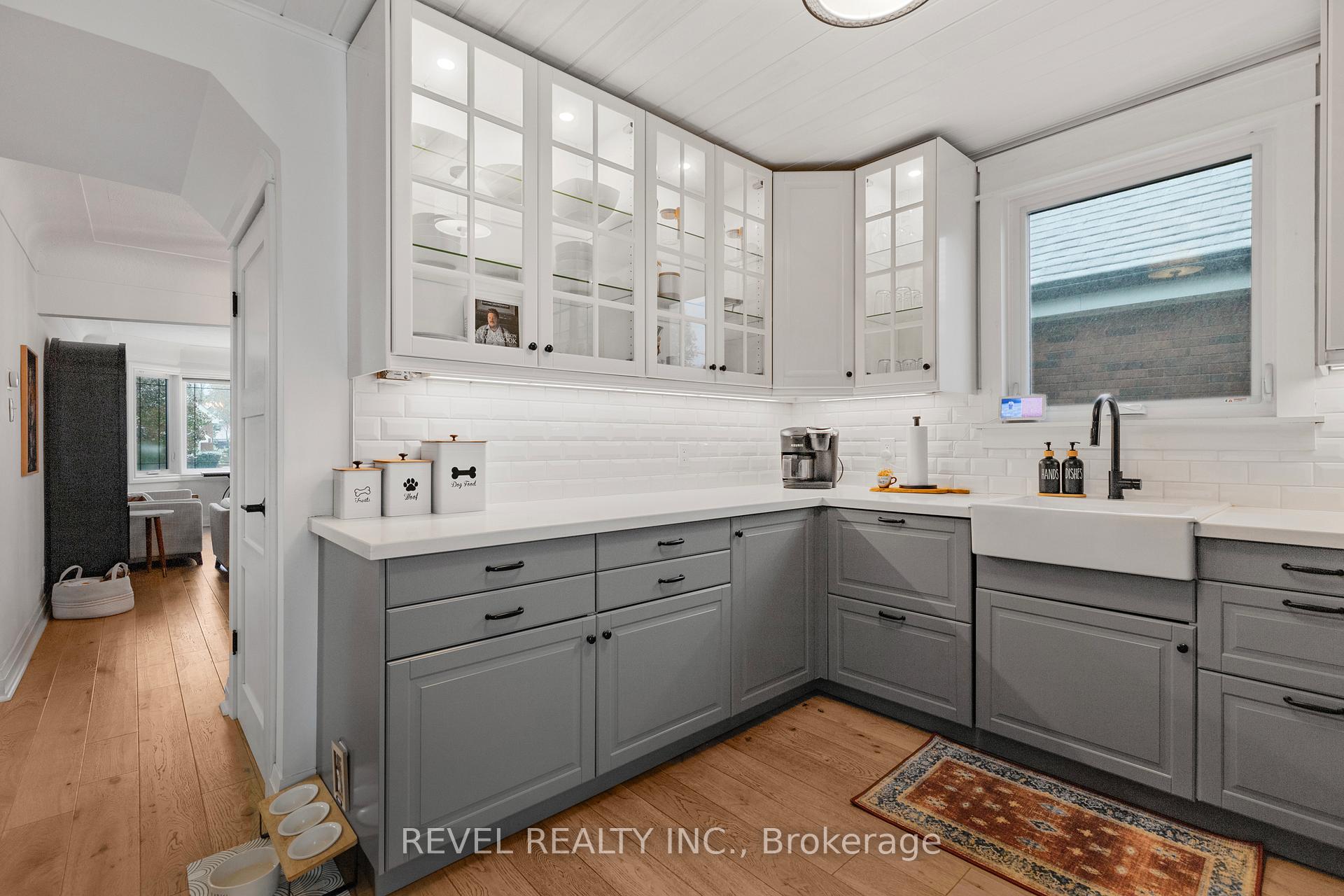 Photo 11 of 175 Wexford Avenue S, Hamilton, Delta — HOMEH
