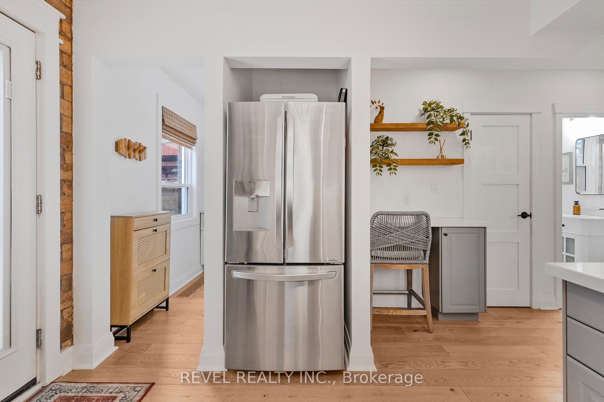 Photo 12 of 175 Wexford Avenue S, Hamilton, Delta — HOMEH